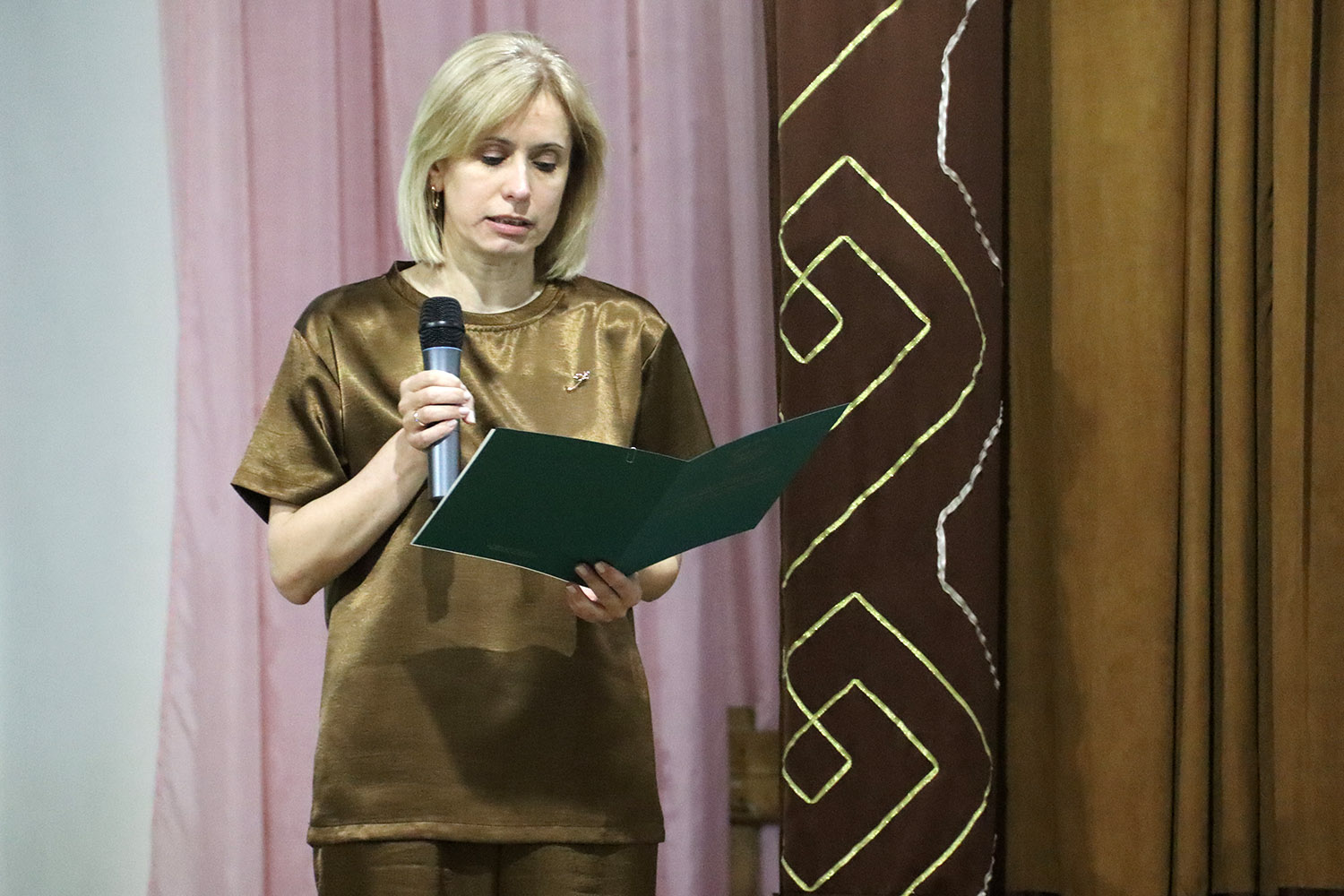 Анжела Дяченко